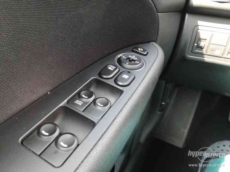 Hyundai i30 CW 1,6 85kw, r.v. 2011 - 1.Majitel!! - foto 12