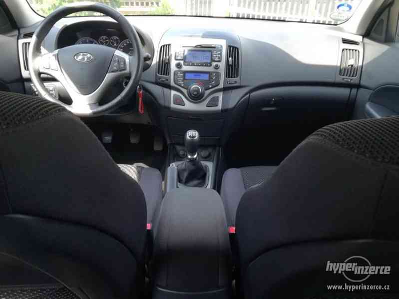 Hyundai i30 CW 1,6 85kw, r.v. 2011 - 1.Majitel!! - foto 19