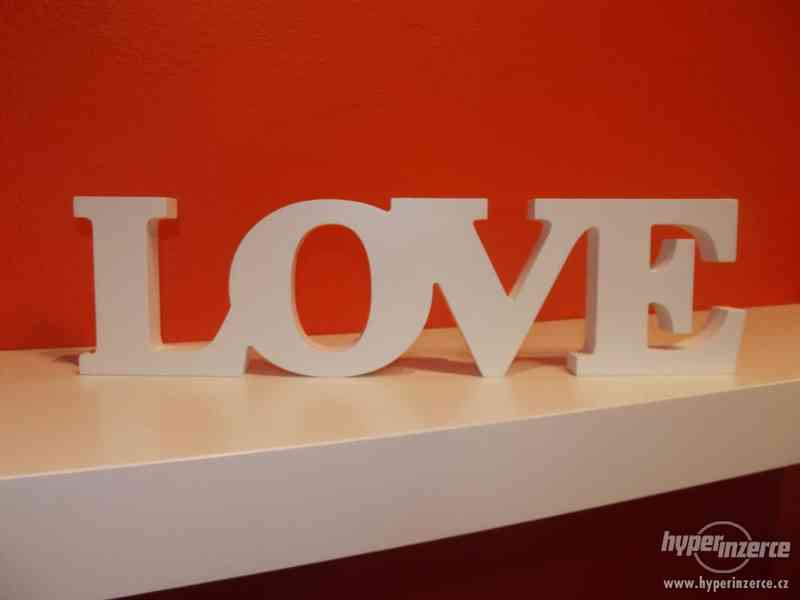Dřevěná dekorace "LOVE" - foto 1