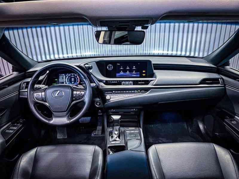 Lexus ES 300H exkluzivně - foto 13