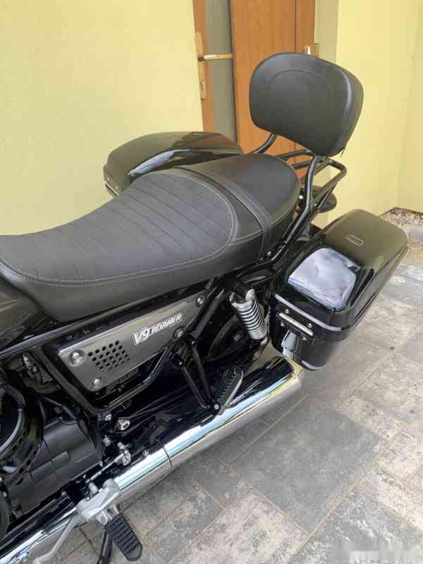 Moto Guzzi V9 Roamer - foto 12