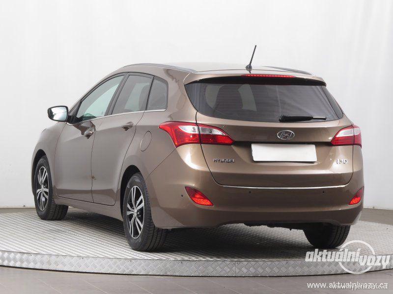 Hyundai i30 1.6, benzín, rok 2014 - foto 5