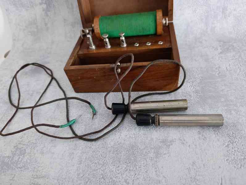 Starožitný indukční přístroj elektroléčba okolo r. 1915-1920 - foto 3