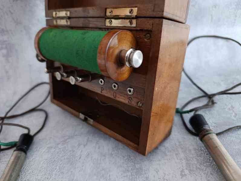 Starožitný indukční přístroj elektroléčba okolo r. 1915-1920 - foto 8