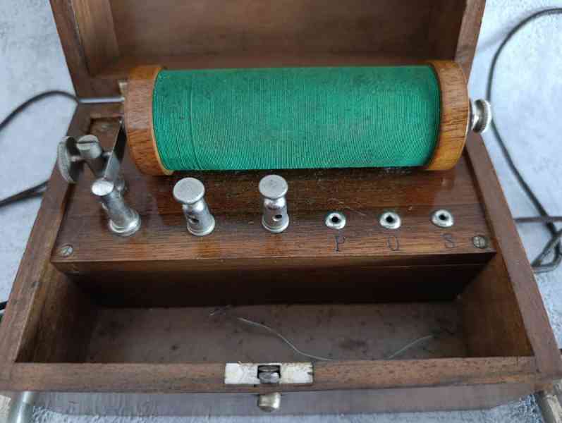 Starožitný indukční přístroj elektroléčba okolo r. 1915-1920 - foto 5