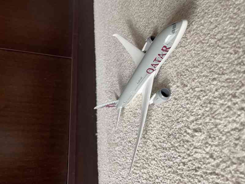 Model letadla Boeing 787 Dreamliner A7-BCA Qatar Airways - foto 4