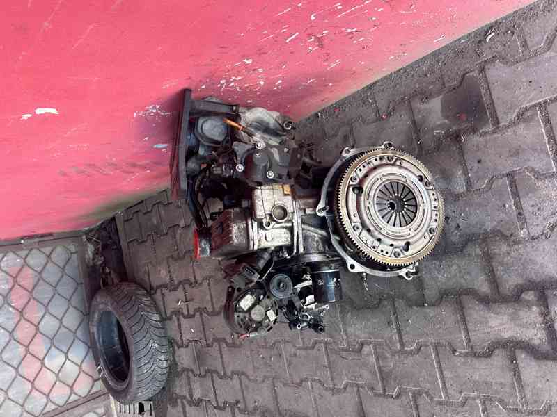 Motor 1,3 MPI Škoda Felicia 781.136M kompletní - foto 2