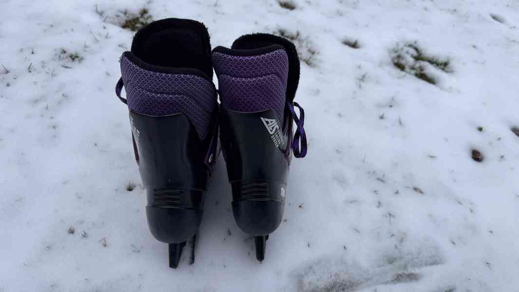 Lední brusle - foto 3