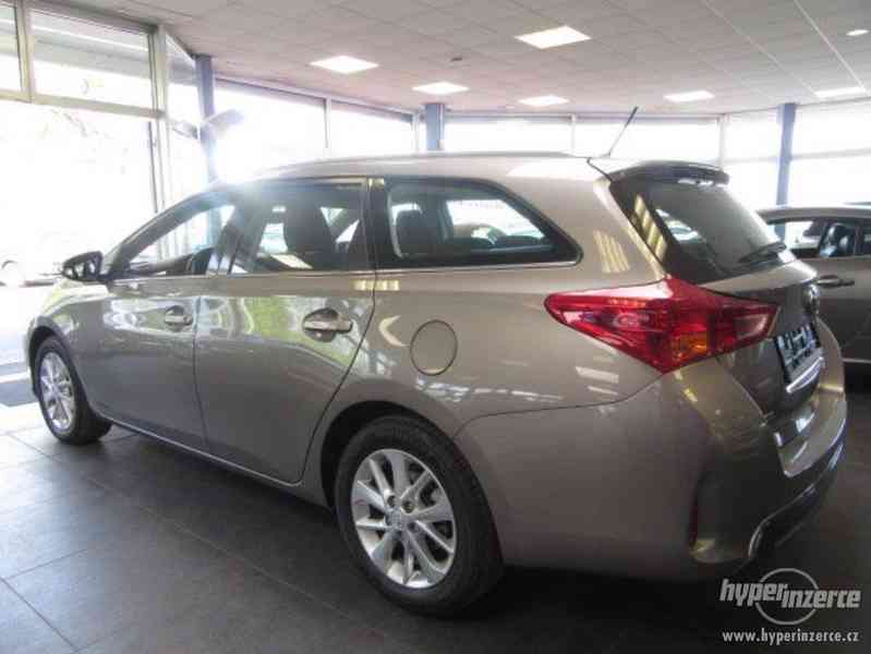 Toyota Auris Touring Sports 1.6 - foto 2
