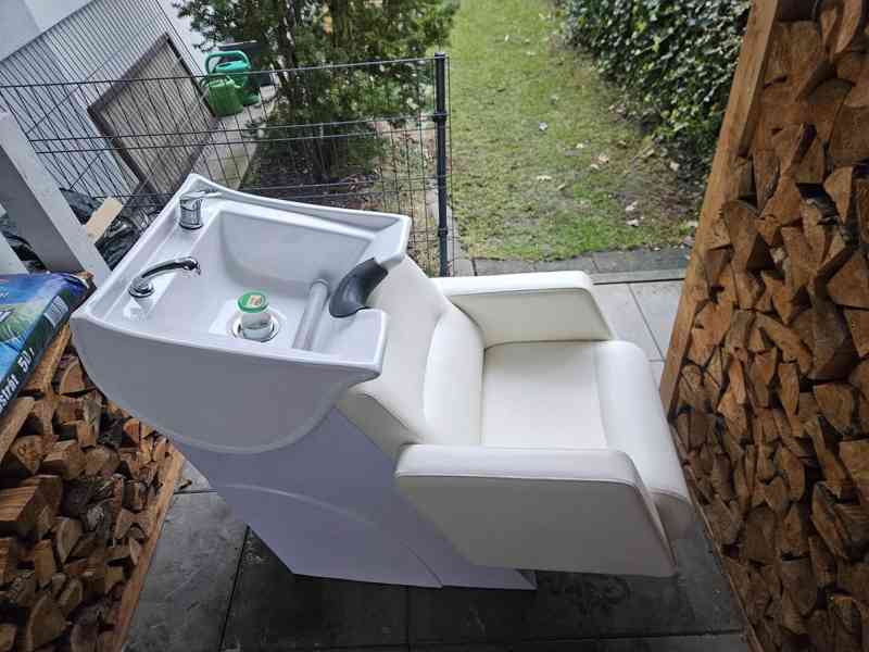 Kadeřnický mycí box - foto 3