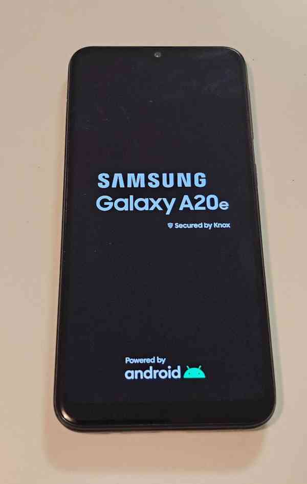 Mobilní telefon Samsung Galaxy A20e - foto 3