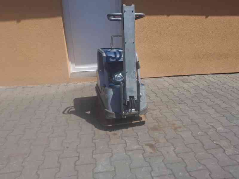 Vibrační deska Swepac FB225 240 kg, 30 kN, 6 kW - foto 5