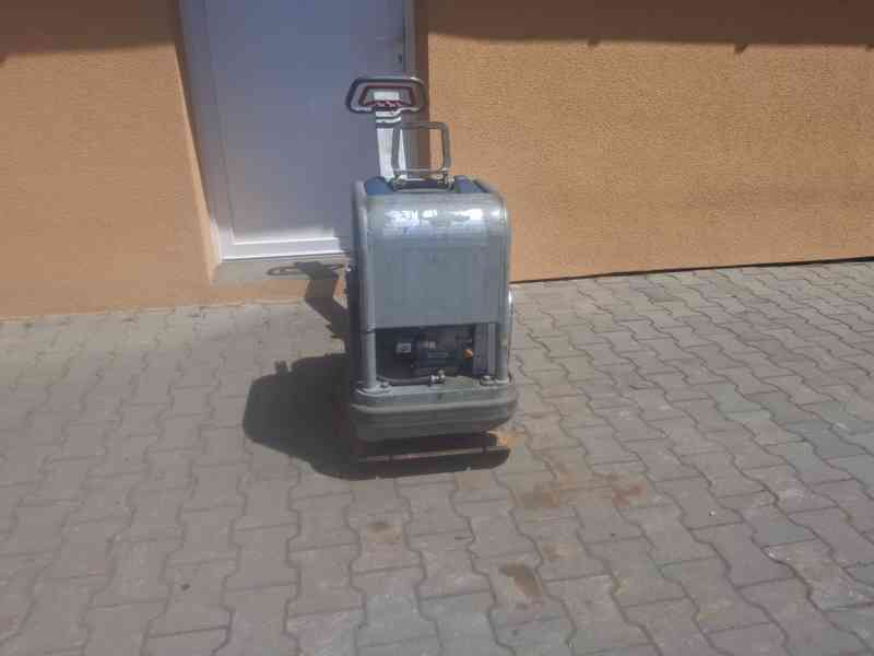 Vibrační deska Swepac FB225 240 kg, 30 kN, 6 kW - foto 7