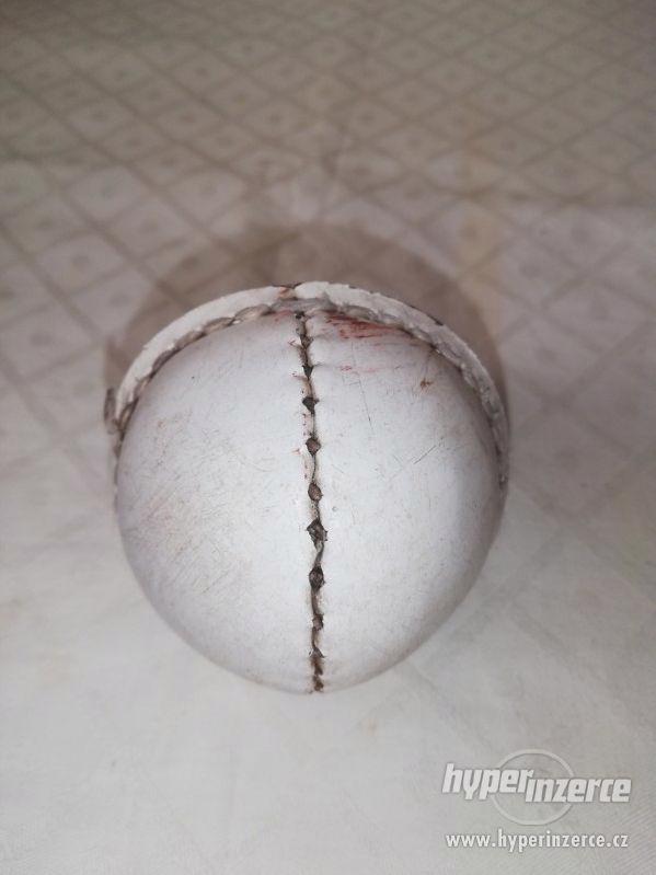 Kriketový míček s 2 ks granátů na hod do dálky - foto 3