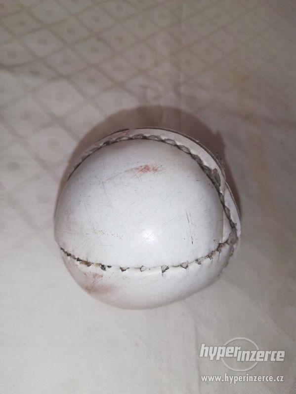 Kriketový míček s 2 ks granátů na hod do dálky - foto 4