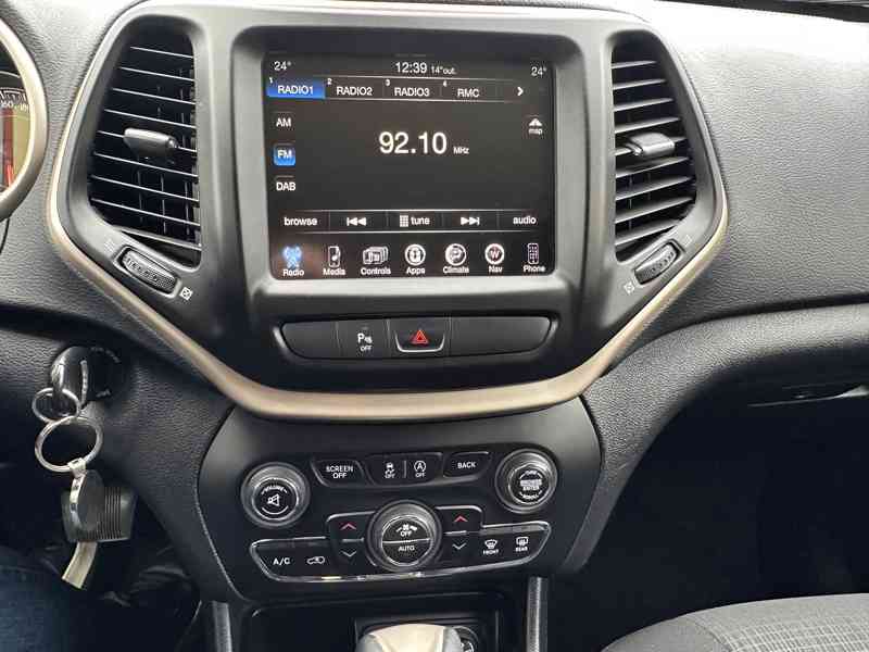 Jeep Cherokee 2.2CRD 4x4/136kW/1MAJ/TOP - foto 28