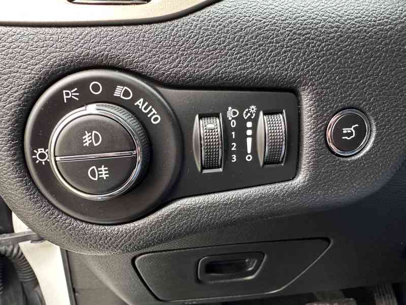 Jeep Cherokee 2.2CRD 4x4/136kW/1MAJ/TOP - foto 24