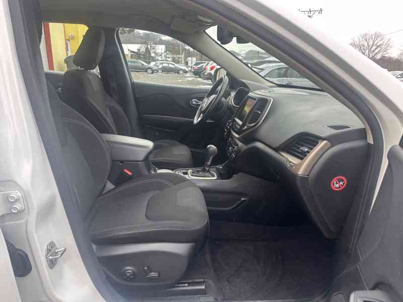 Jeep Cherokee 2.2CRD 4x4/136kW/1MAJ/TOP - foto 20