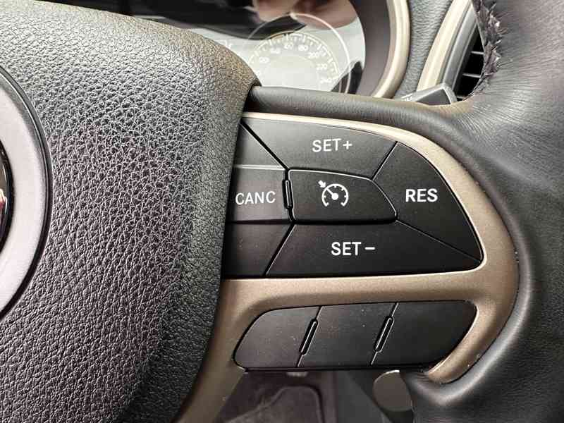 Jeep Cherokee 2.2CRD 4x4/136kW/1MAJ/TOP - foto 27