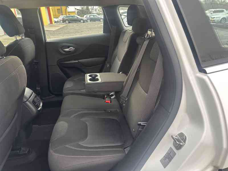 Jeep Cherokee 2.2CRD 4x4/136kW/1MAJ/TOP - foto 13