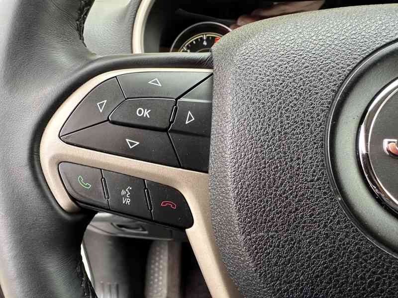 Jeep Cherokee 2.2CRD 4x4/136kW/1MAJ/TOP - foto 26