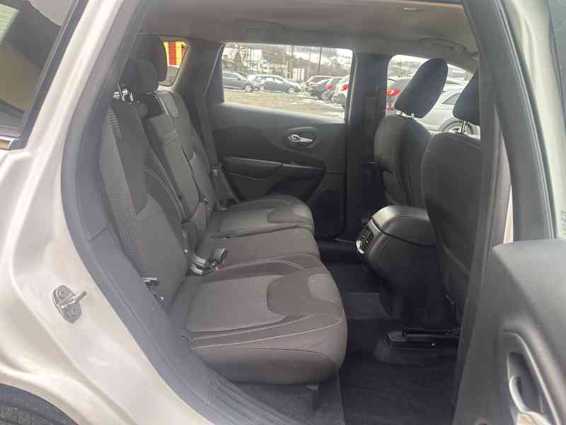 Jeep Cherokee 2.2CRD 4x4/136kW/1MAJ/TOP - foto 18