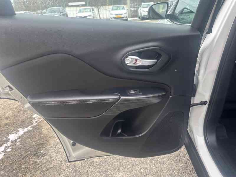 Jeep Cherokee 2.2CRD 4x4/136kW/1MAJ/TOP - foto 11