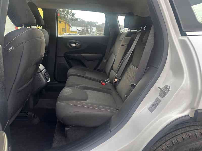 Jeep Cherokee 2.2CRD 4x4/136kW/1MAJ/TOP - foto 12