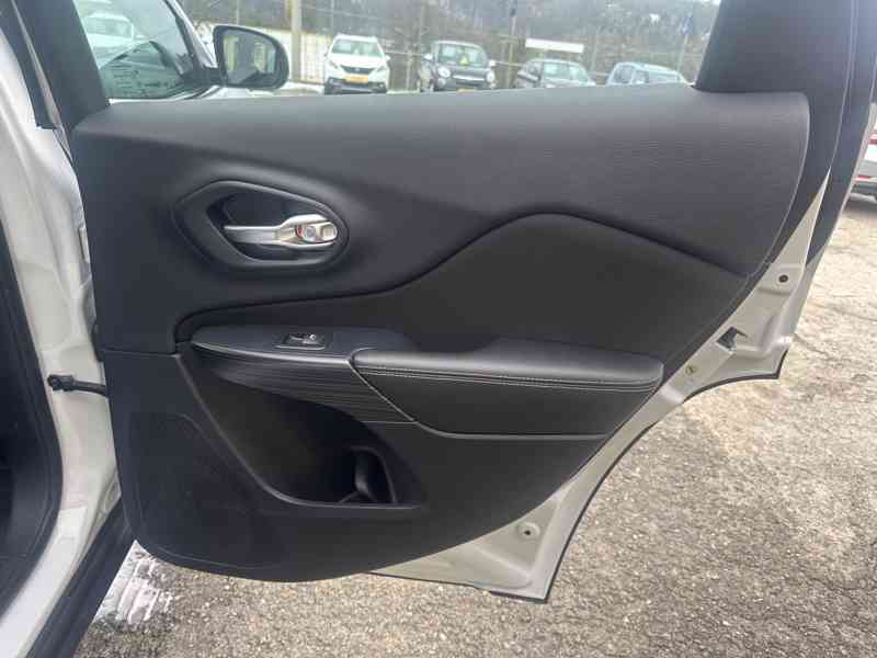 Jeep Cherokee 2.2CRD 4x4/136kW/1MAJ/TOP - foto 19