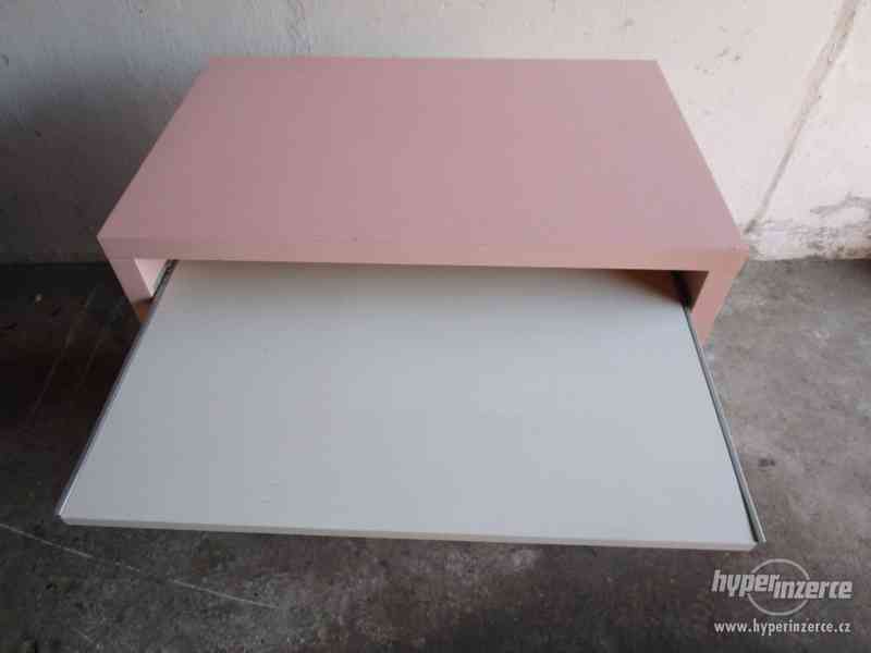 Růžový stůl i PC stůl s kolečky. - foto 2