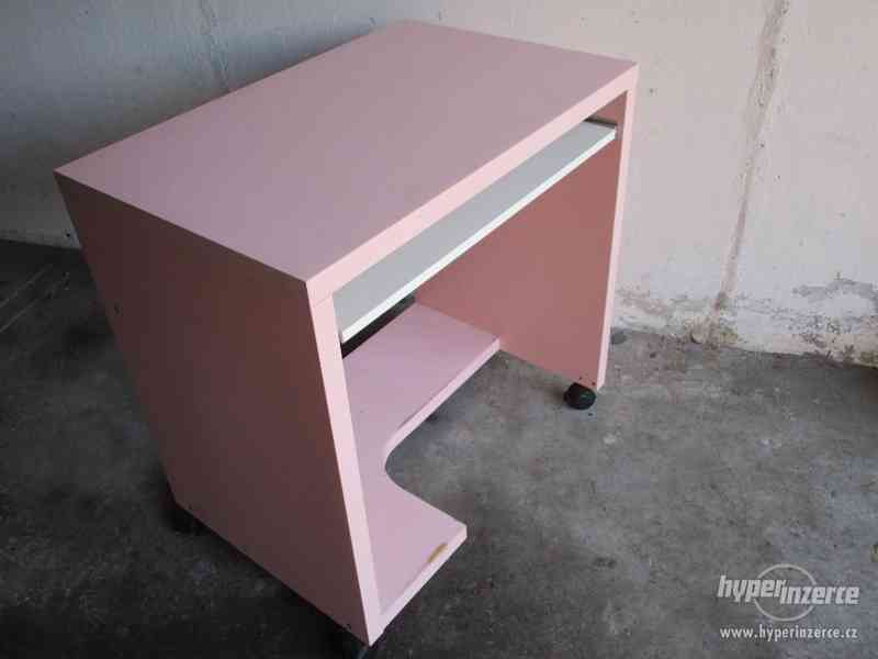 Růžový stůl i PC stůl s kolečky. - foto 3