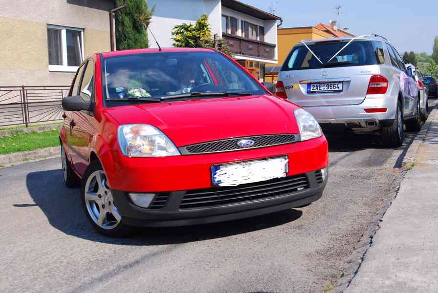 Prodám vůz Ford Fiesta, r.v.2002, 1.4, 102600 km - foto 1