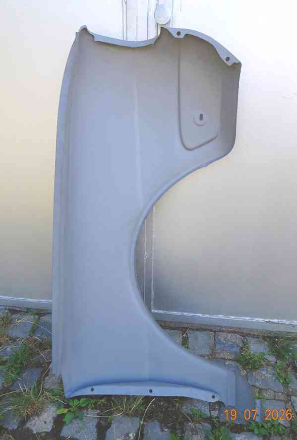 Nový originální levý přední blatník Škoda 105 120, / užovka/ - foto 2