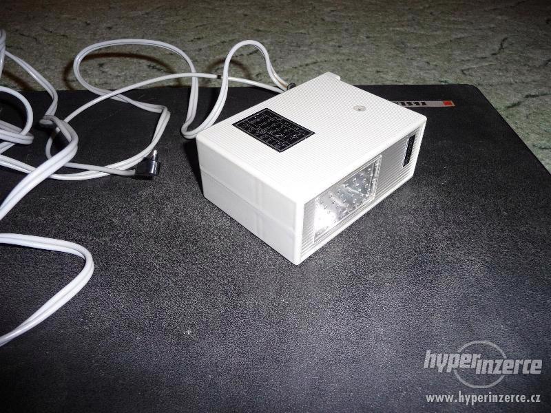 Síťový elektronický fotoblesk SB-235 - foto 3