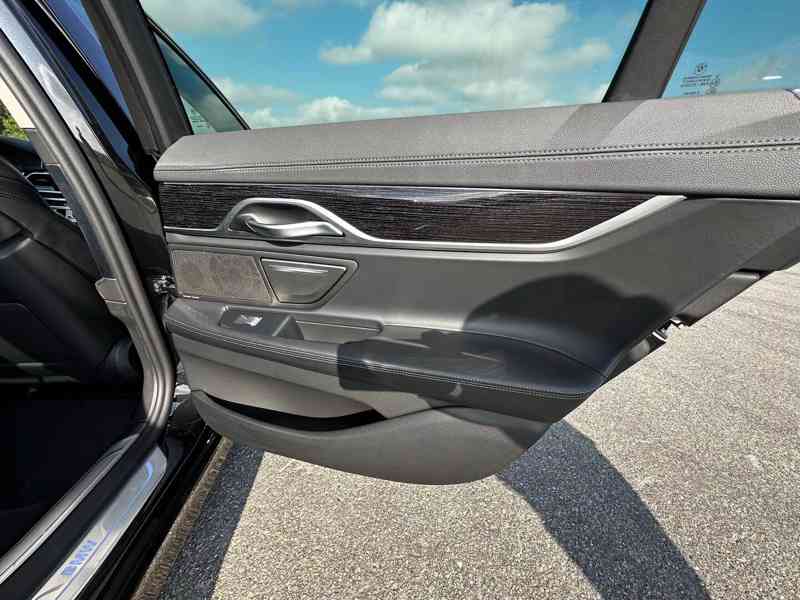 BMW Řada 7 740xd/laser/360°/masáž/ACC/HUD - foto 21