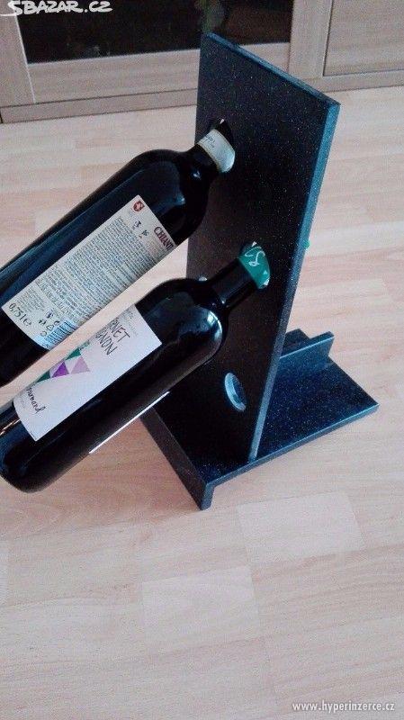 originální stojan na víno z umělého kamene - foto 1