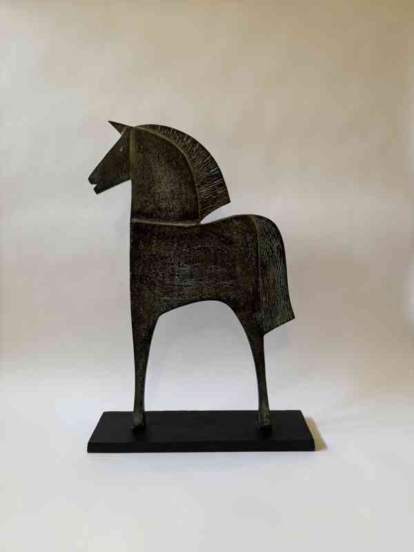 Kůň - kovová socha ve stylu Art Deco 57 cm - foto 1