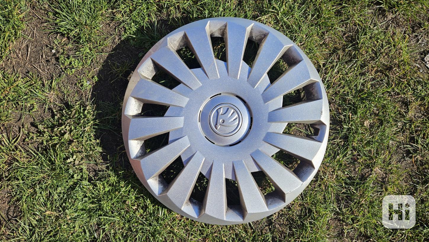 Poklice plastová Škoda 16", Super, Octavia, Yeti  5E0601147B - foto 1