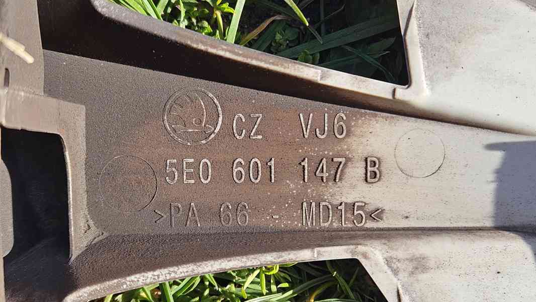 Poklice plastová Škoda 16", Super, Octavia, Yeti  5E0601147B - foto 2