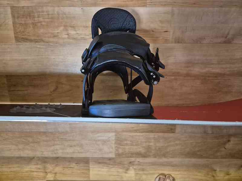 Snowboard Nitro Future 142 cm + vázání Flow - foto 5