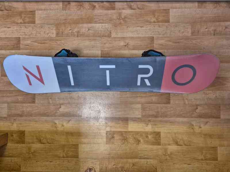 Snowboard Nitro Future 142 cm + vázání Flow - foto 6
