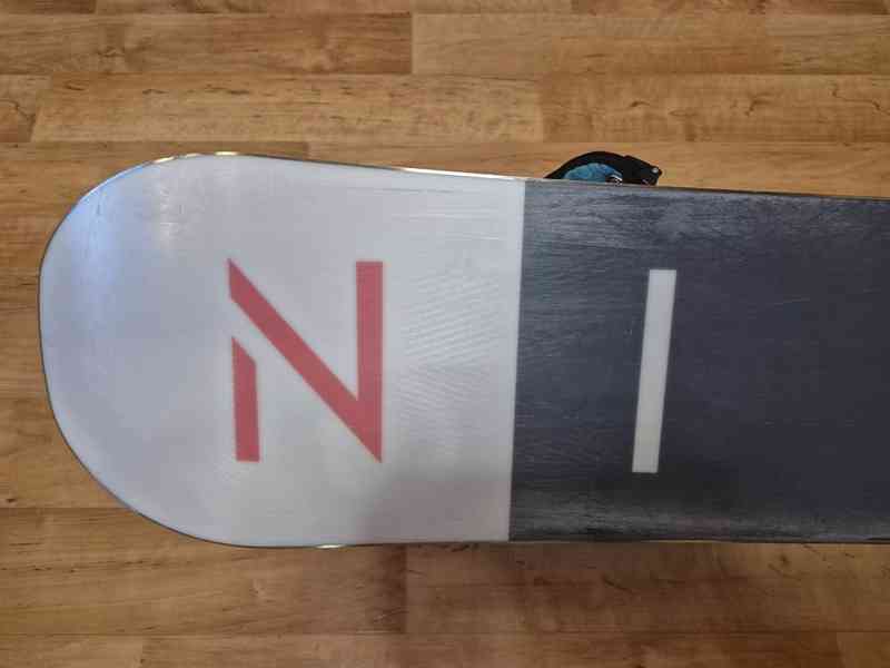 Snowboard Nitro Future 142 cm + vázání Flow - foto 9