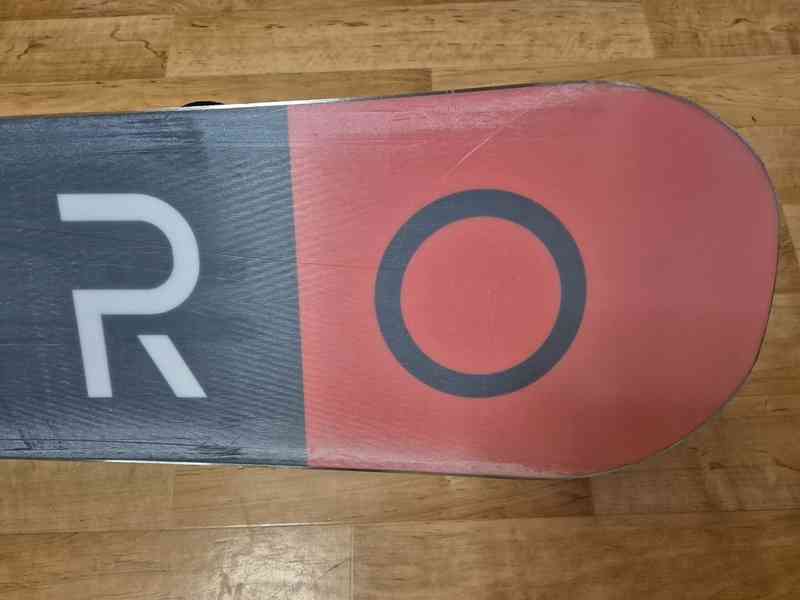 Snowboard Nitro Future 142 cm + vázání Flow - foto 7