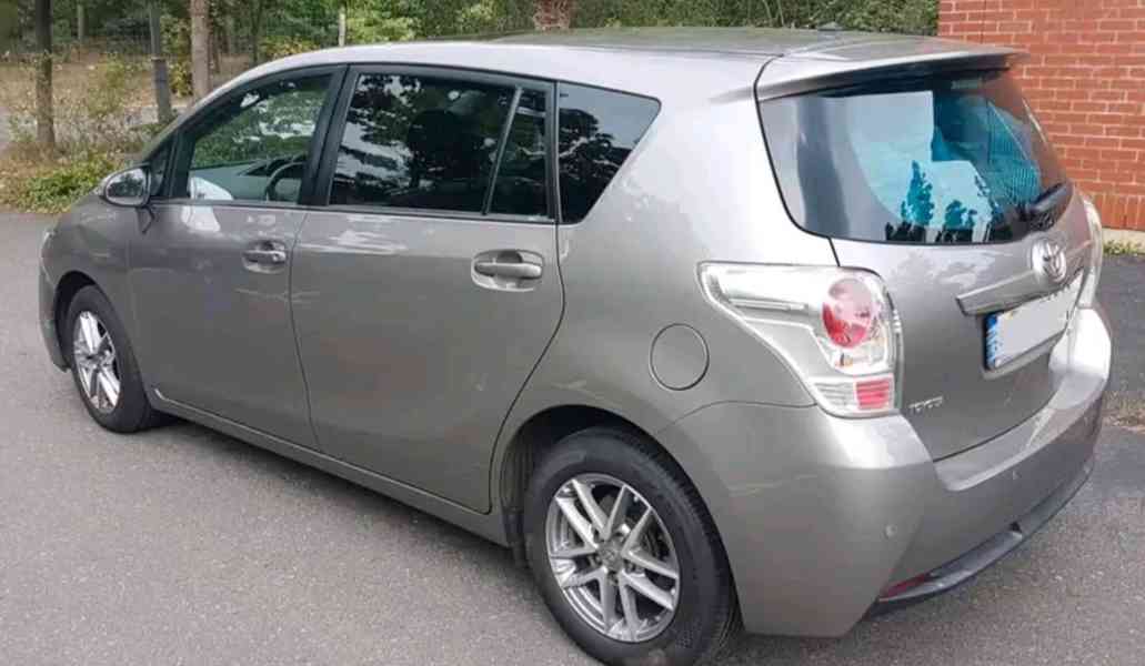 Toyota Verso 1.8i Skyview Edition benzín 108kw - foto 3