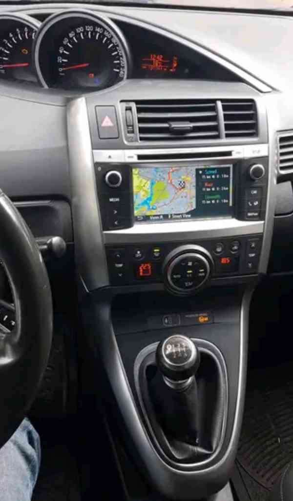 Toyota Verso 1.8i Skyview Edition benzín 108kw - foto 6