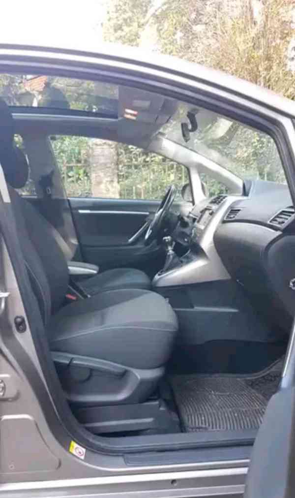 Toyota Verso 1.8i Skyview Edition benzín 108kw - foto 8