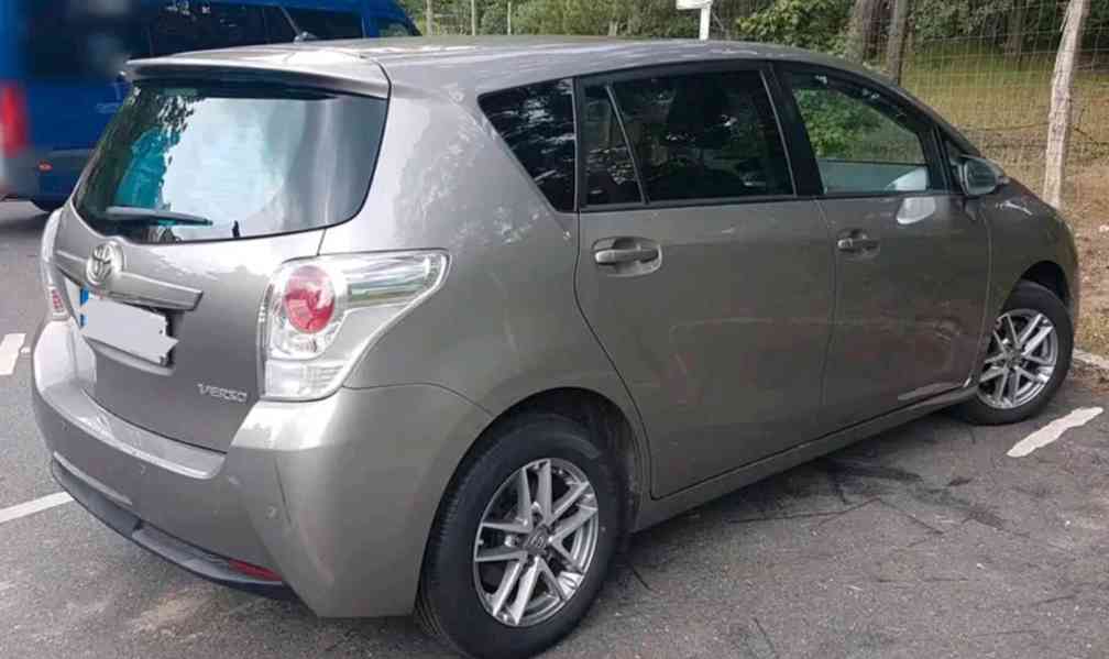Toyota Verso 1.8i Skyview Edition benzín 108kw - foto 10
