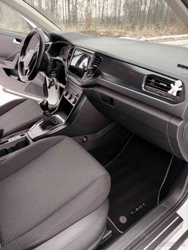 Volkswagen T-Roc 1,0   TSI 95kw + letní PNEU - foto 11