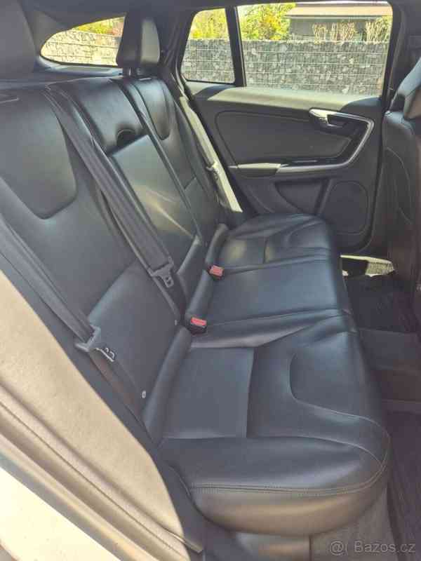 Volvo V60 2,4   Cross Country D - foto 7