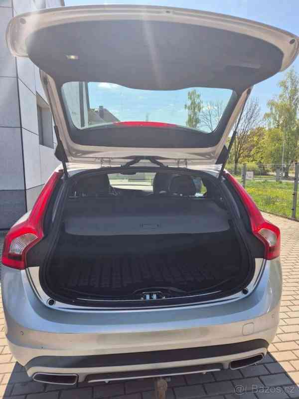 Volvo V60 2,4   Cross Country D - foto 6